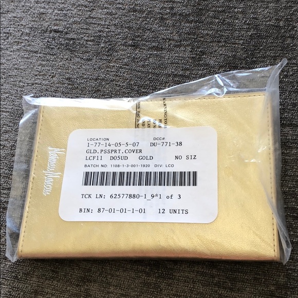 NWT Neiman-Marcus Passport Cover Gold Leather - Picture 5 of 5
